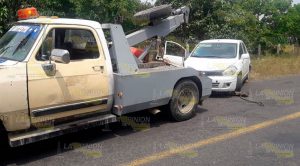Se sale de la carretera y abandona su auto a la altura de Ayoco, Chicontepec Se sale de la carretera y abandona su auto a la altura de Ayoco, Chicontepec