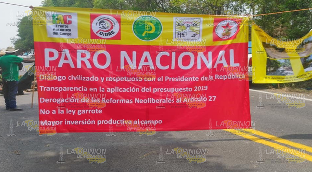Sigue bloqueada la carretera, el paso será intermitente y cada 2 horas en Papantla