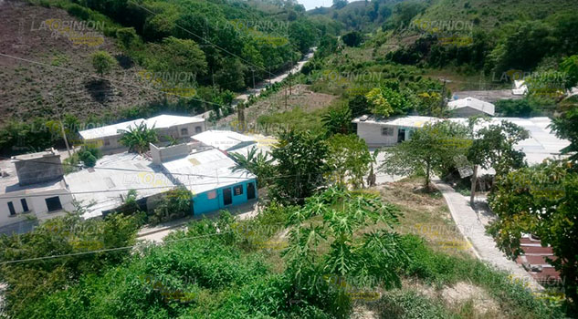 Sin luz cientos de familias en sectores de la Zapata en Papantla Sin luz cientos de familias en sectores de la Zapata en Papantla