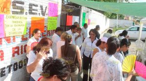 Toman instalaciones de la escuela de enfermería en Poza Rica Toman instalaciones de la escuela de enfermería en Poza Rica