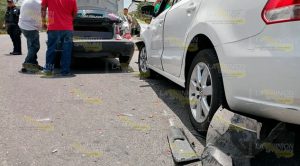 Vento chocó contra taxi y una motocicleta en la Halliburton en Poza Rica Vento chocó contra taxi y una motocicleta en la Halliburton en Poza Rica