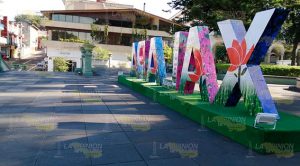 Vuelve la 'espantosa X' a su lugar en el Parque Juárez de Xalapa Vuelve la 'espantosa X' a su lugar en el Parque Juárez de Xalapa