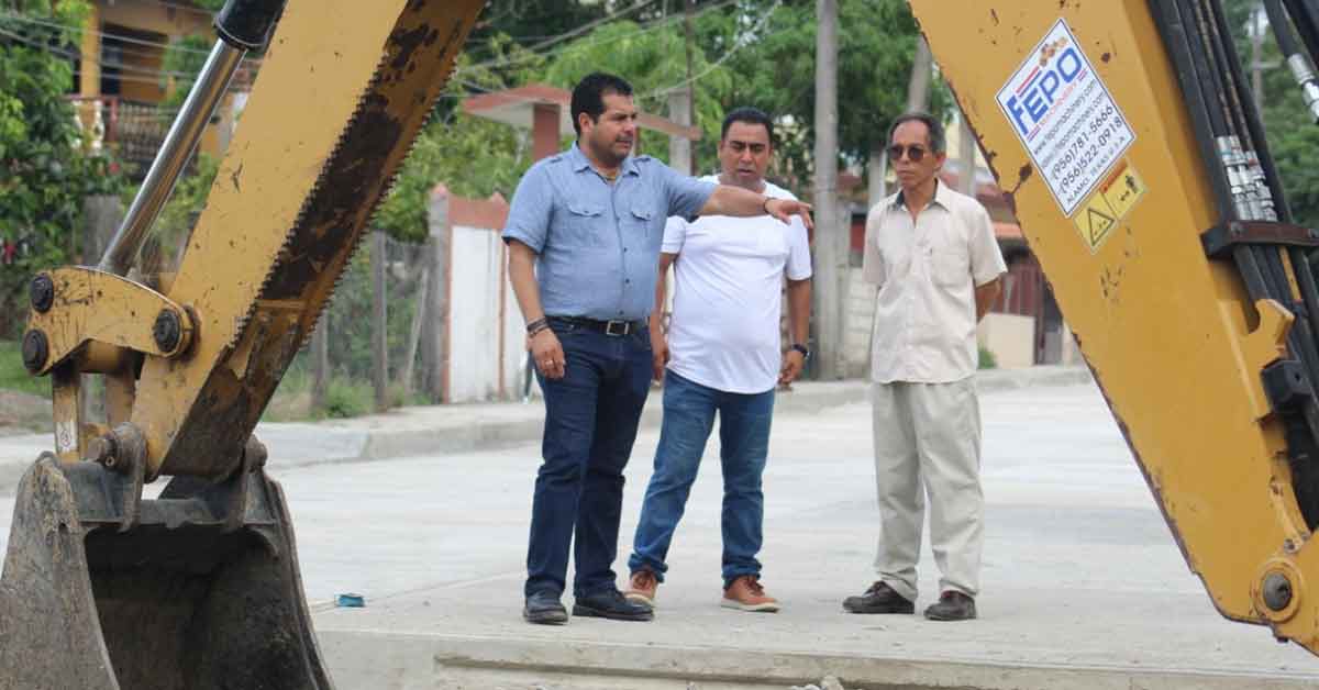 Alcalde de Naranjos supervisa obras