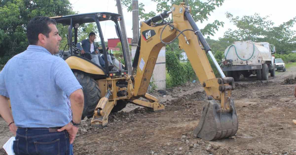 Alcalde de Naranjos supervisa obras