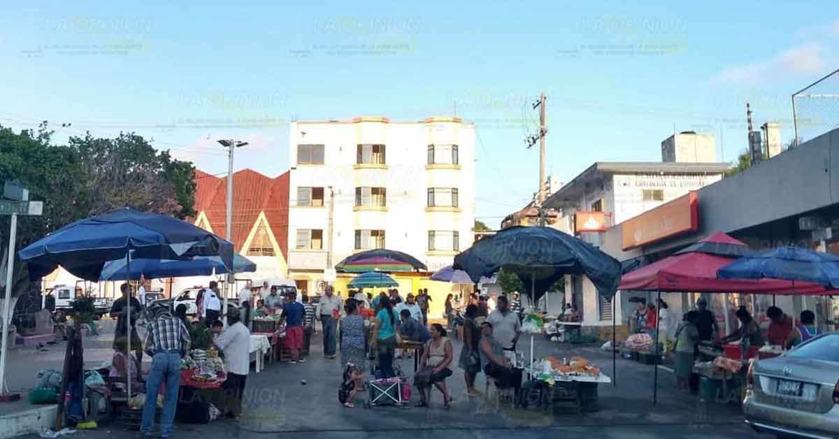 Reubican a comerciantes de Cerro Azul