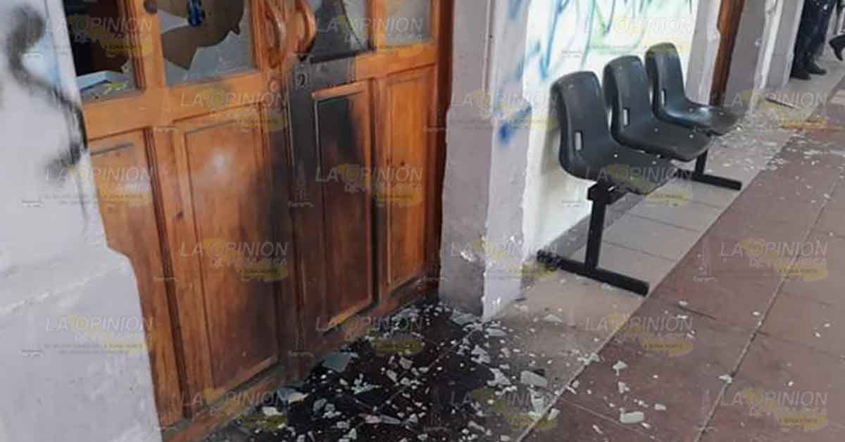 Vandalizan Palacio Municipal en Altotonga