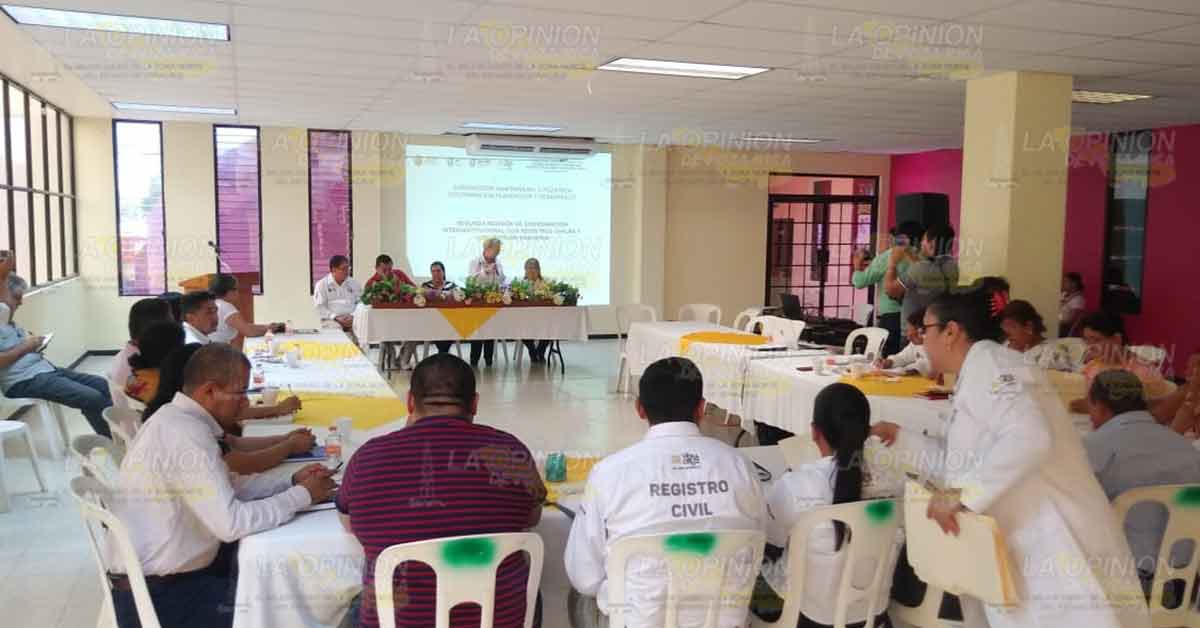 Capacitan al personal de Registro Civil sobre certificados de nacimiento en Coatzintla