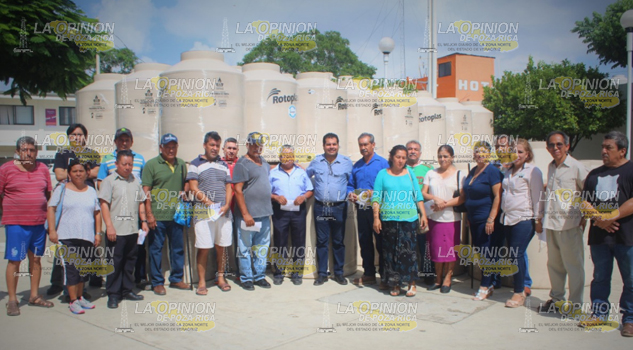 Entrega más de 500 apoyos de beneficio social