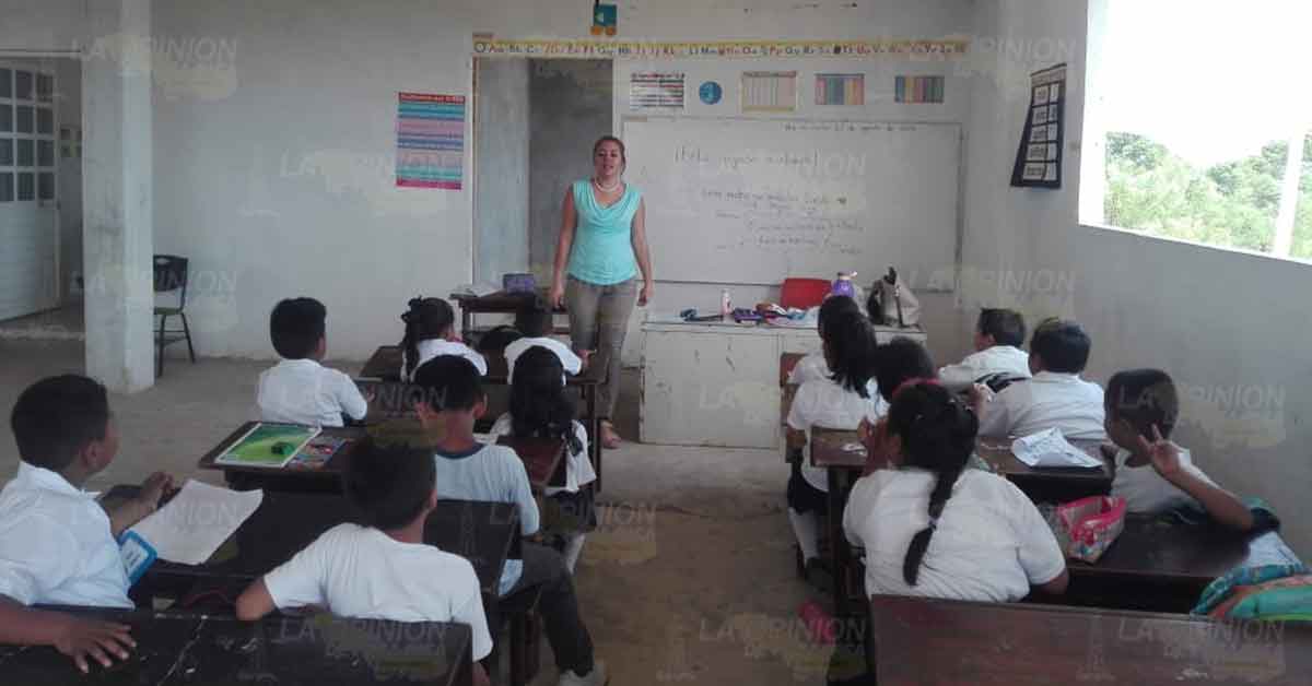 Niegan mejoras a escuela de zona marginada en Tuxpan