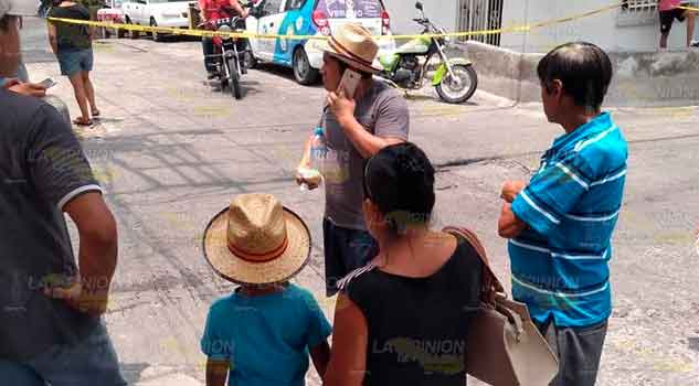 Troca no pudo con pendiente pronunciada en calle de Papantla