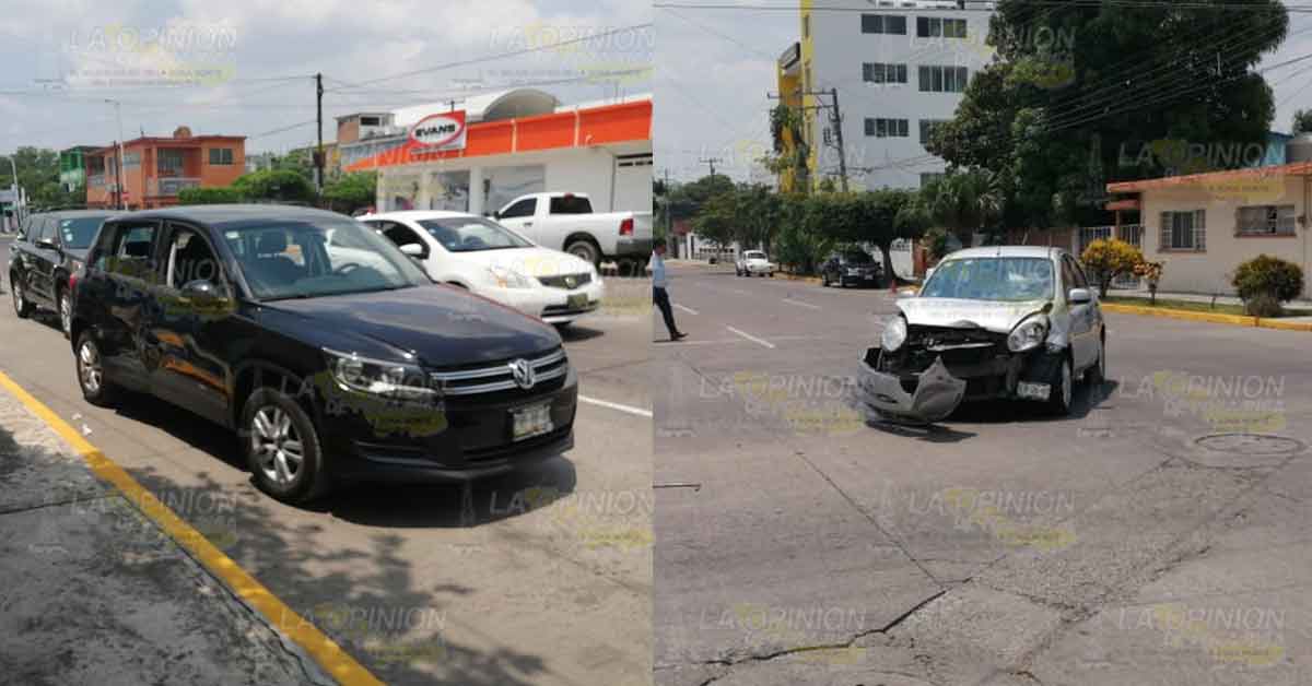 Hace caso omiso a la señalización de tránsito y provoca choque en la colonia 27 de Septiembre