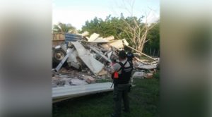Tráiler hace añicos baños de caseta De Plan del Río