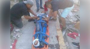 Tráiler hace añicos baños de caseta De Plan del Río