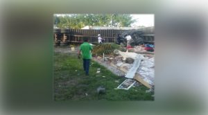 Tráiler hace añicos baños de caseta De Plan del Río