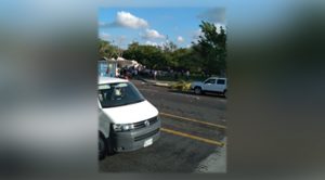 Tráiler hace añicos baños de caseta De Plan del Río