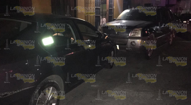 ¡Estrella automóvil en un Jetta estacionado!