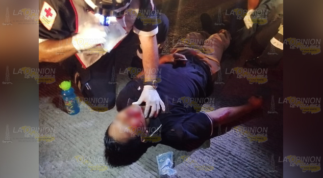 Joven voló tras chocar contra el camellón en la División de Oriente; se abrió el rostro