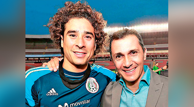 Adolfo Ríos defiende a Guillermo Ochoa