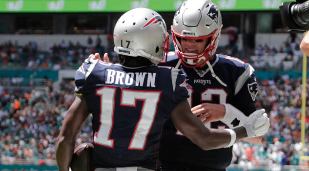 New England aplastó a Miami en el debut de Antonio Brown