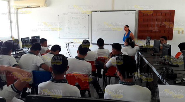 Dan pláticas de prevención de accidentes a estudiantes