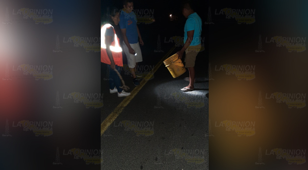 Brigada de jóvenes voluntarios con el programa “Salvemos la Guanaja"