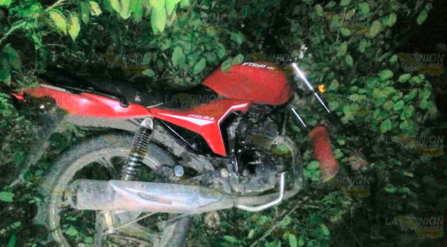 Motociclista choca contra una vaca