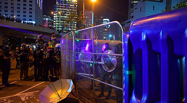 Con enfrentamientos, "celebran" Revolución de los Paraguas en Hong Kong