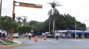 Ajustan circulación en el crucero entre Calle Oaxaca y Avenida Las Palmas, en el cruce con el bulevar Ruiz Cortines de Poza Rica