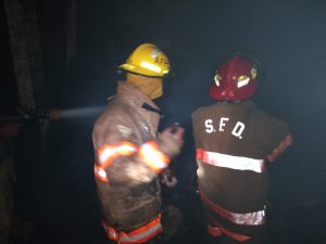 Arde bodega de cartones en Tlapacoyan Arde bodega de cartones en Tlapacoyan