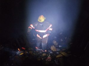 Arde bodega de cartones en Tlapacoyan Arde bodega de cartones en Tlapacoyan