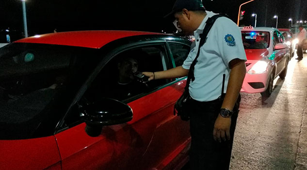 Arrancó el operativo Alcoholímetro en Tuxpan Arrancó el operativo Alcoholímetro en Tuxpan
