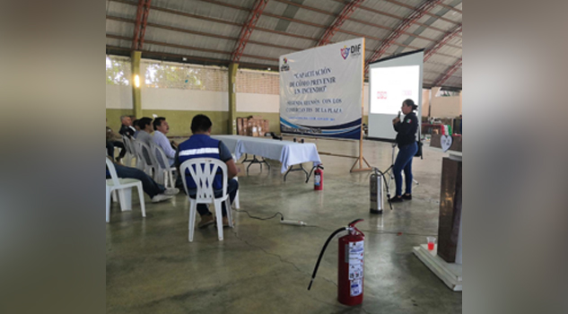 Capacitan a comerciantes de Chontla