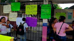 Continúa paro en la escuela primaria Rafael Valenzuela de Tuxpan Continúa paro en la escuela primaria Rafael Valenzuela de Tuxpan