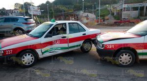 Doble accidente sobre el bulevar Independencia en Tihuatlán Doble accidente sobre el bulevar Independencia en Tihuatlán