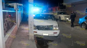 Ebrio al volante se estampa contra un poste de la CFE en Poza Rica Ebrio al volante se estampa contra un poste de la CFE en Poza Rica