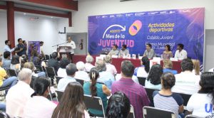 Entrega Javier Velázquez Premio a la Juventud de Poza Rica