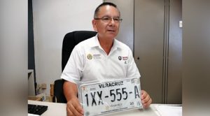 Entregan nuevas placas a automovilistas de Tuxpan