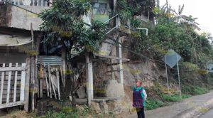 Familias viven al borde del despeñadero en Tuxpan Familias viven al borde del despeñadero en Tuxpan