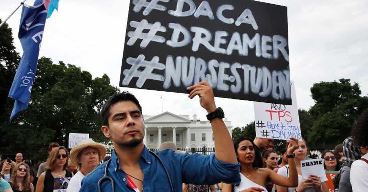 Trump promete acuerdo bipartidista para proteger a "soñadores"