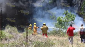 Incendio de unas llantas arrasó con pastizal en la colonia La Rueda, a tras de Gran Patio