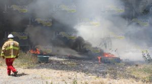 Incendio de unas llantas arrasó con pastizal en la colonia La Rueda, a tras de Gran Patio