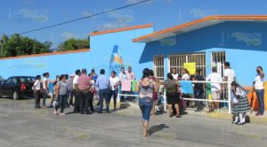 Madres de familia toman la primaria de la colonia Aviación en Álamo
