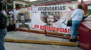 Militantes del MMPV tomán la SEV en Xalapa Militantes del MMPV tomán la SEV en Xalapa
