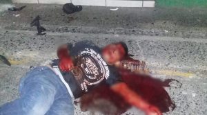 Motociclista se estrella en la cortina de acero de una casa de empeño en Tuxpan