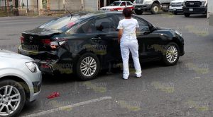 No mide su distancia y chocó frente a la casa de cultura