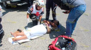 Pareja en motocicleta se lesionan tras derrapar en la comunidad de Plan de Ayala de Tihuatlán Pareja en motocicleta se lesionan tras derrapar en Tihuatlán