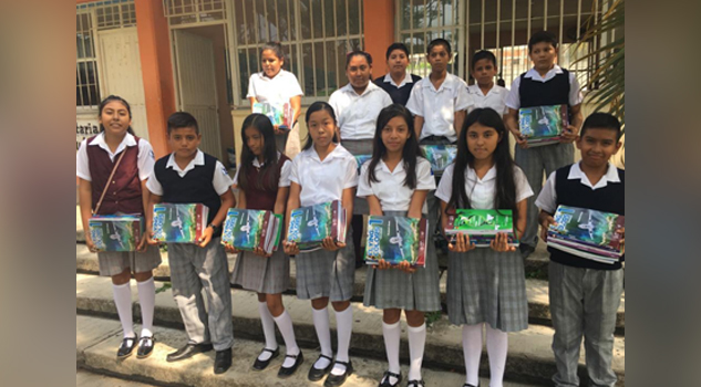 Por fin entregan libros de texto en secundarias