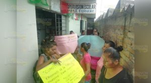 Protestan madres de familia en la supervisión 843 de Espinal