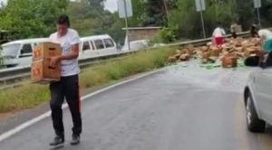 Rapiña de cerveza en la carretera México-Tuxpan
