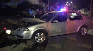 Rebasa por la derecha y provoca accidente en Tuxpan